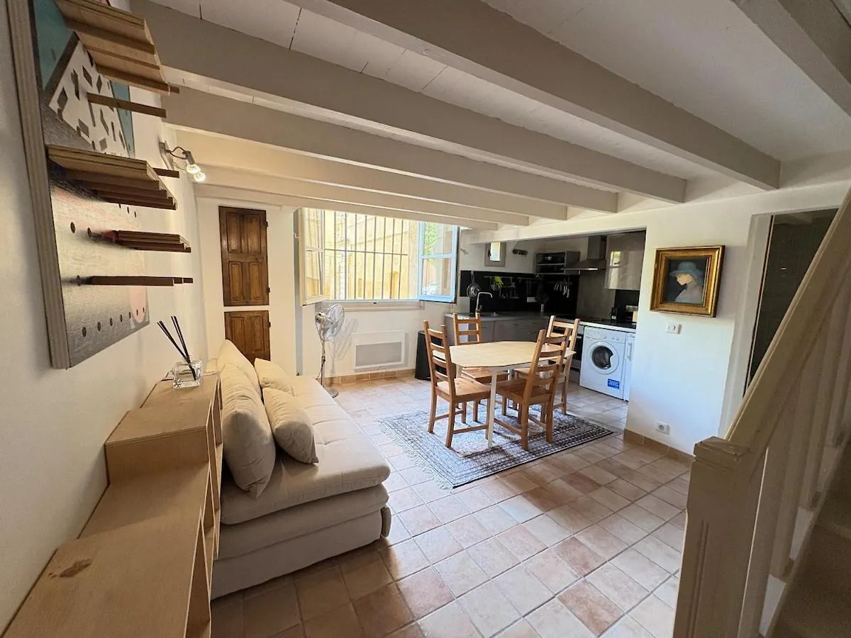 Appartamento Appartement Aixois De Caractere Place Des 4 Dauphins Aix-en-Provence